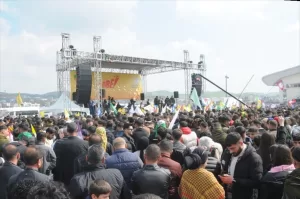 ŞIRNAK (AA) – Şırnak'ın Cizre ilçesinde düzenlenen nevruz etkinliğinde polise
