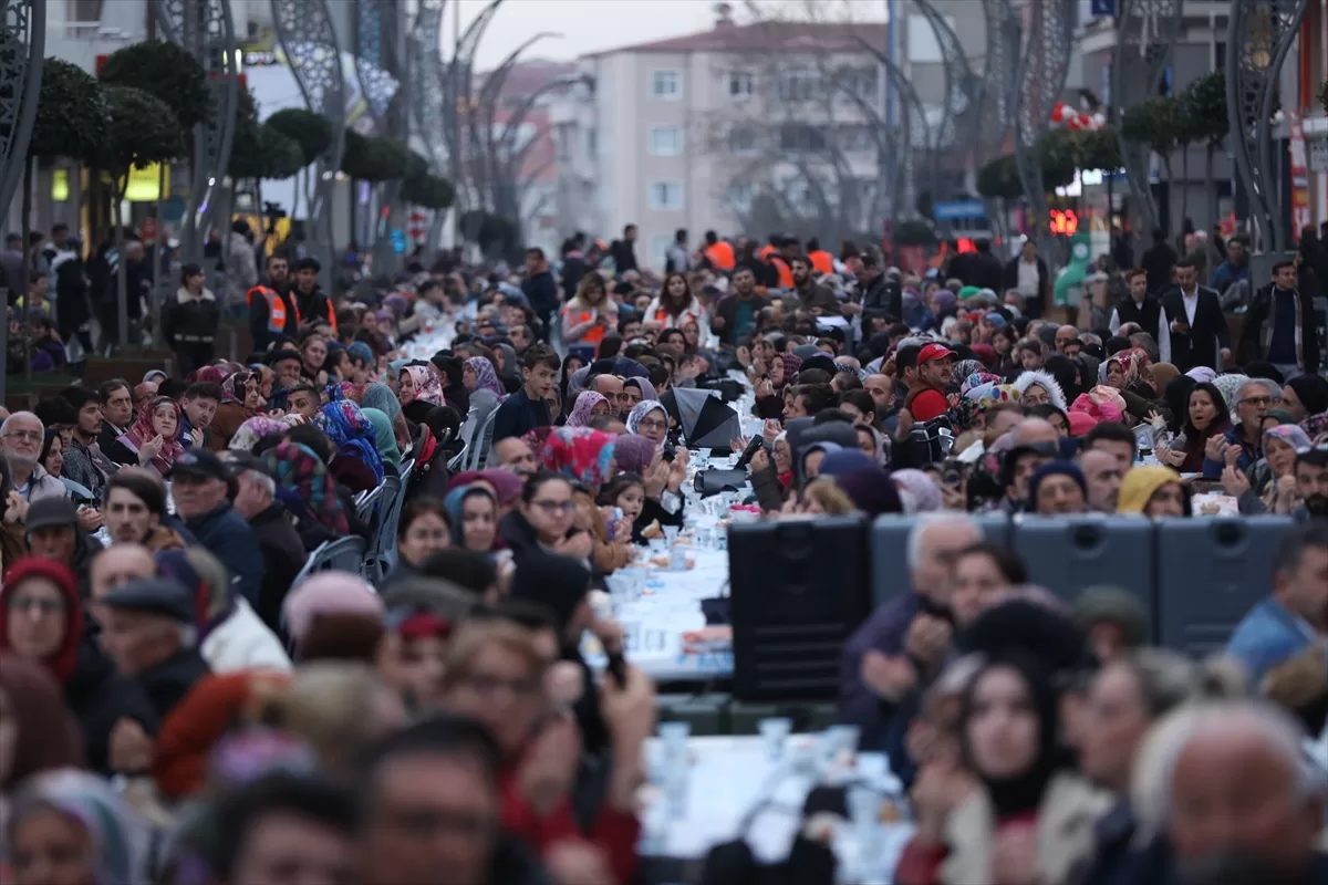 Tekirdağ'da 5 bin kişi birlikte iftar yaptı