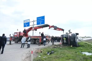 TEKİRDAĞ (AA) – Tekirdağ’da minibüs ile tır çarpıştı, kaza yerine