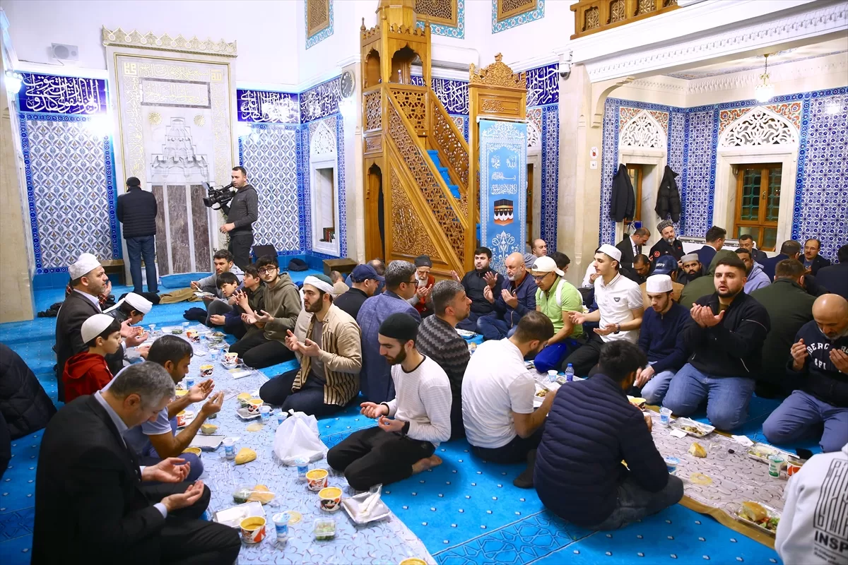 TİKA, Bakü'de iftar programı düzenledi