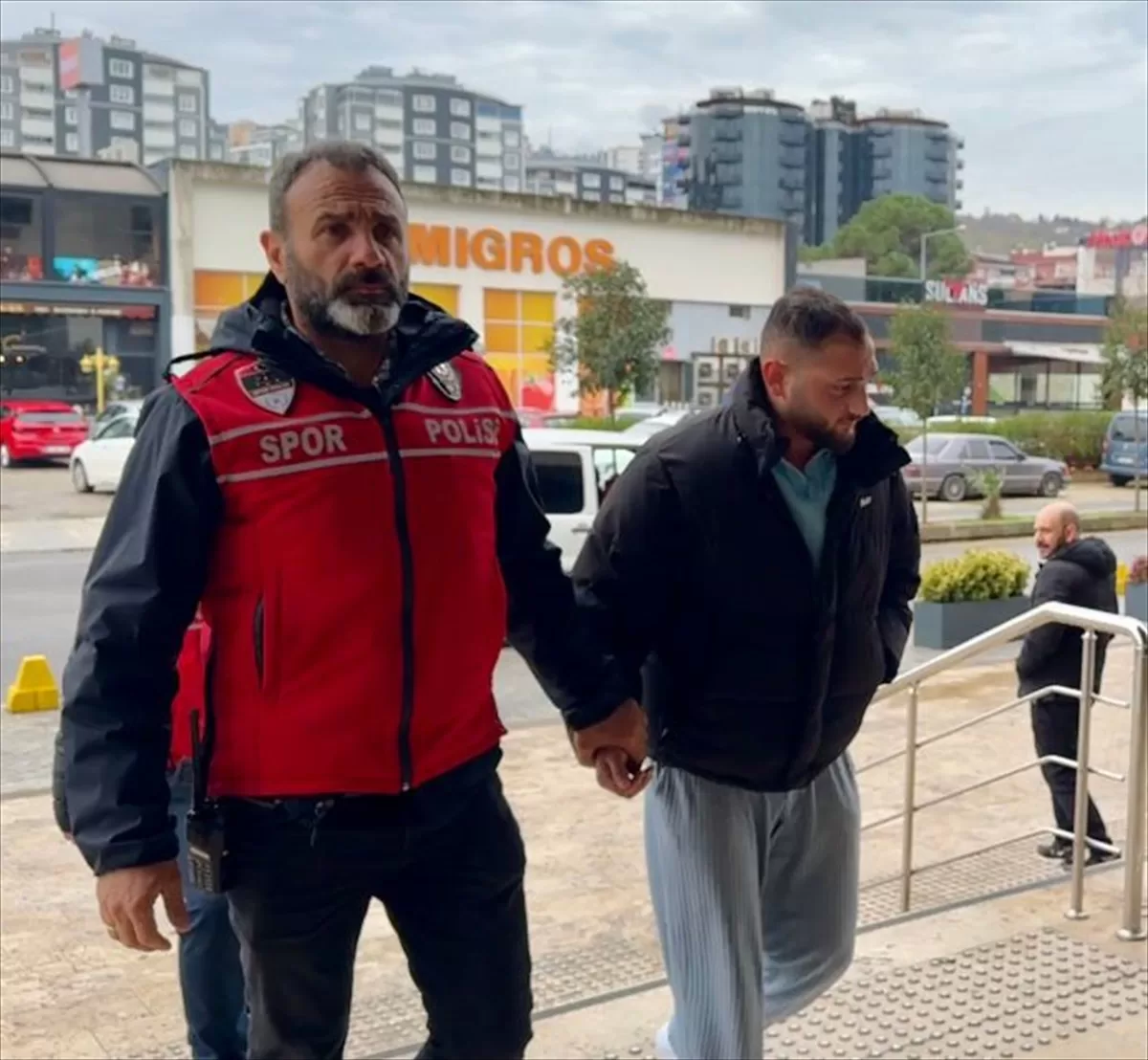 GÜNCELLEME 2 – Trabzonspor-Fenerbahçe maçı sonrası yaşanan olaylara ilişkin 2 kişi tutuklandı