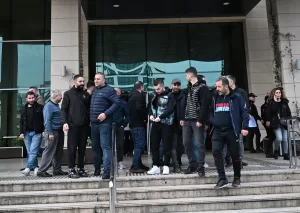 TRABZON (AA) – Trabzonspor-Fenerbahçe maçı sonrası sahaya ilk atlayan maskeli