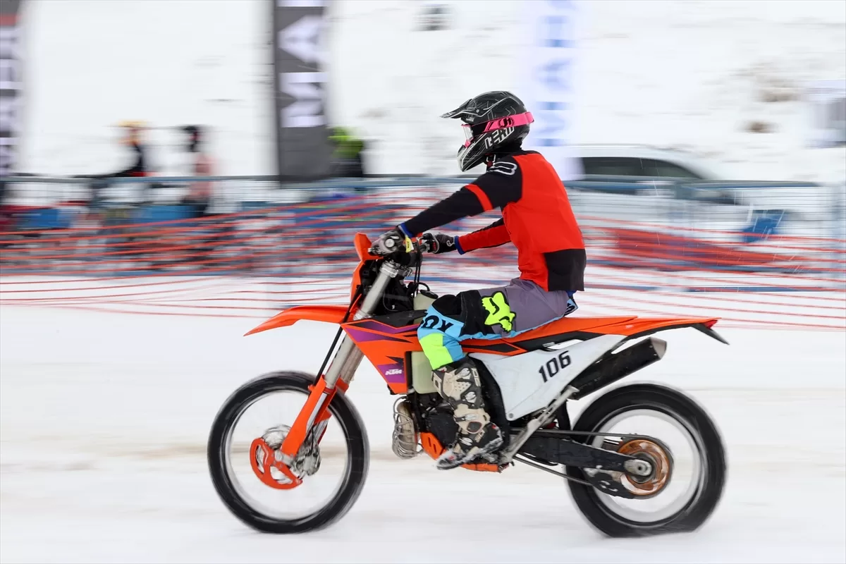 Türkiye Motosiklet Federasyonunun düzenlediği Erciyes Cup, sıralama yarışlarıyla başladı