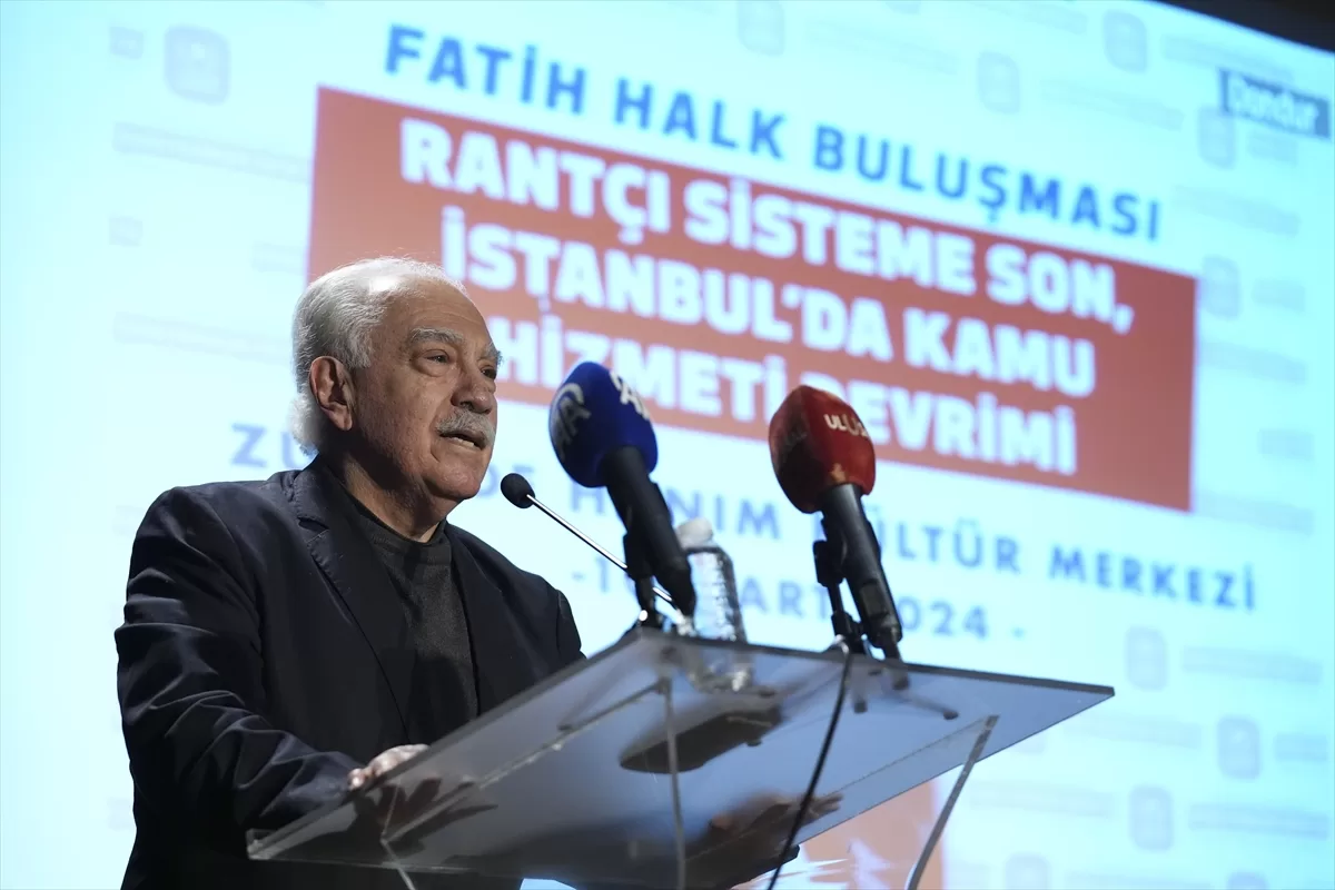 Vatan Partisi Genel Başkanı Perinçek Fatih'te halk buluşmasına katıldı