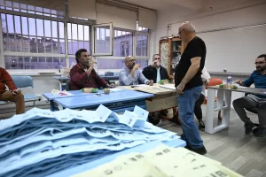 ANKARA (AA) – Yerel seçimlerde sandık görevlileri, iftar vaktinde oy