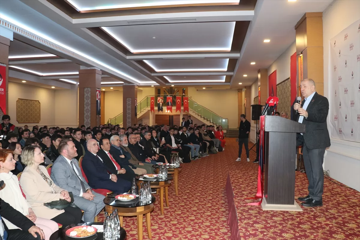 Zafer Partisi Genel Başkanı Özdağ, Sakarya'da aday tanıtım toplantısına katıldı