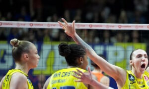 - Sarı-lacivertli ekip, geçen yıl olduğu gibi yine Eczacıbaşı Dynavit'i