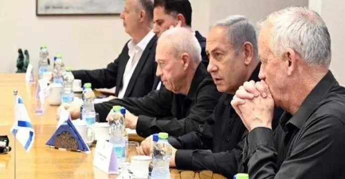 İsrail Savaş Kabinesi Üyesi Gantz, İran’a “uygun zaman ve şekilde” karşılık vereceklerini söyledi