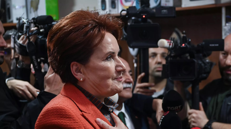 “Oy vermezseniz evime döneceğim” diyen Akşener siyasete veda etti