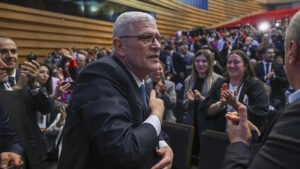 - Oylama sonucuna göre Dervişoğlu, 1159 geçerli oyun 611'ini alarak