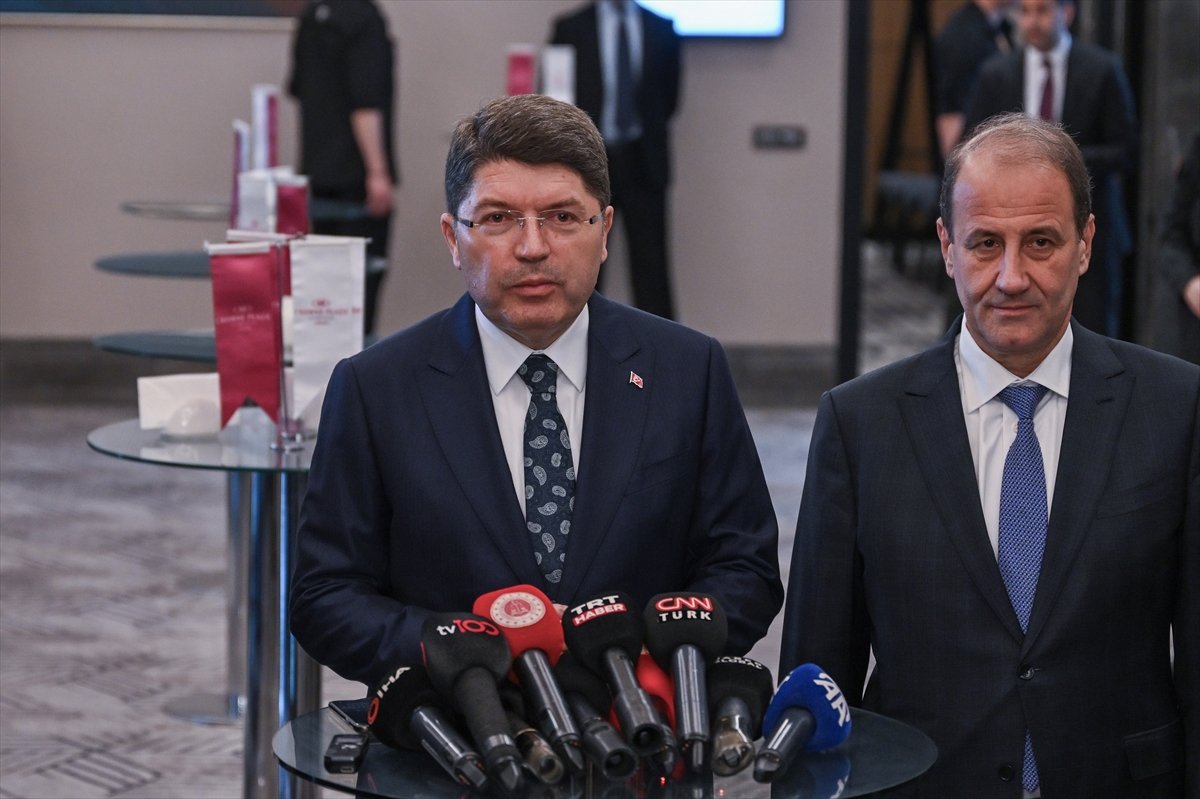 Adalet Bakanı Tunç, gazetecilerin gündeme ilişkin sorularını yanıtladı: