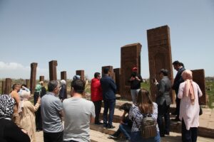 BİTLİS (AA) – Bitlis'in Ahlat ilçesinde düzenlenen "Tarihe Damga Vuranlar,