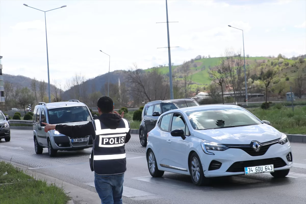 Ankara-Samsun kara yolu Havza geçişinde trafik yoğunluğu yaşanıyor