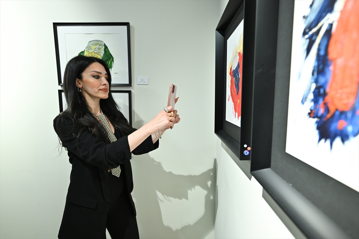Ankara'da “Kravata” resim sergisi açıldı