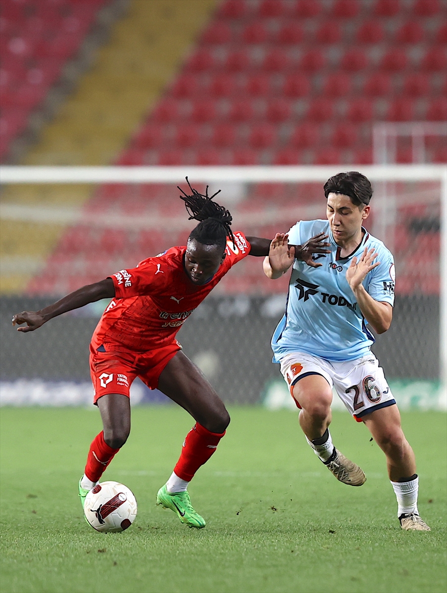 - Atakaş Hatayspor: 1 - RAMS Başakşehir: 2