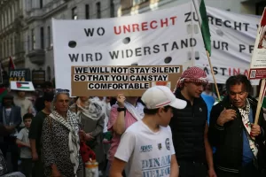 VİYANA (AA) – Avusturya’nın başkenti Viyana’da düzenlenen yürüyüşte, İsrail’in Gazze’ye