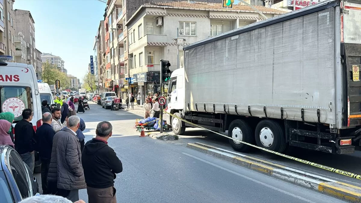 Bağcılar'da kamyon çarpan yaya hayatını kaybetti