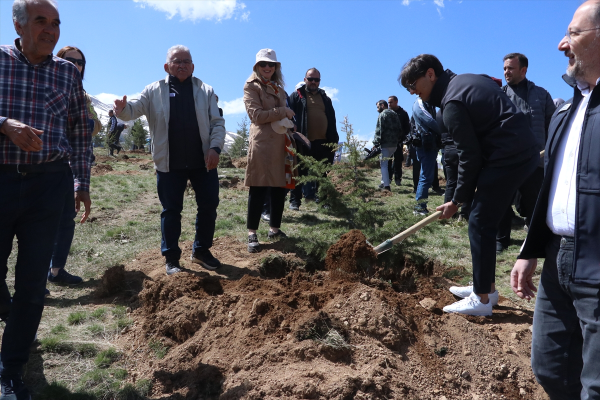 Bakan Özhaseki, Erciyes Dağı'ndaki ağaçlandırma töreninde konuştu: