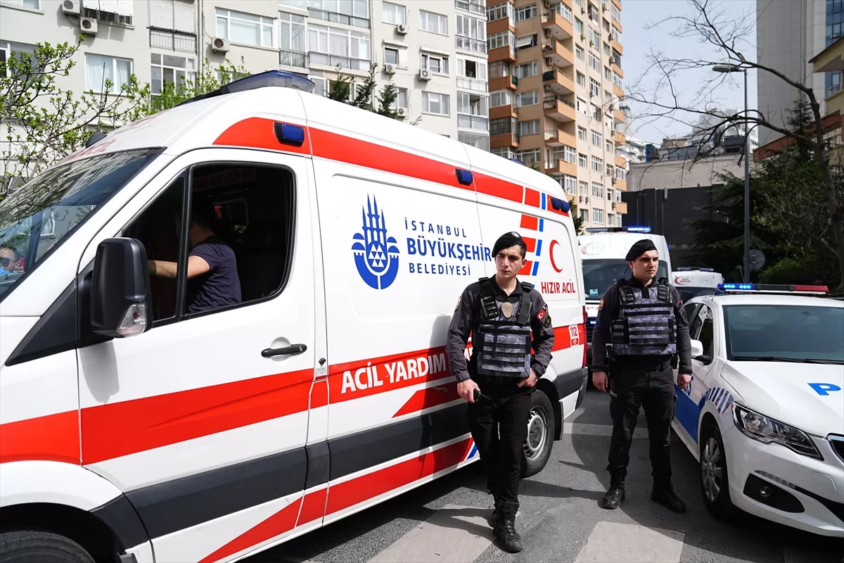 GÜNCELLEME – Beşiktaş'ta 16 katlı binada çıkan yangında 3 kişi hayatını kaybetti