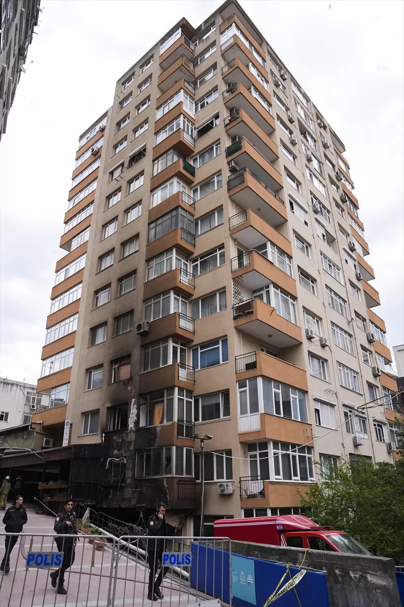 Beşiktaş'ta yanan eğlence merkezinin bulunduğu apartmanın yöneticisi Şeker'den açıklama: