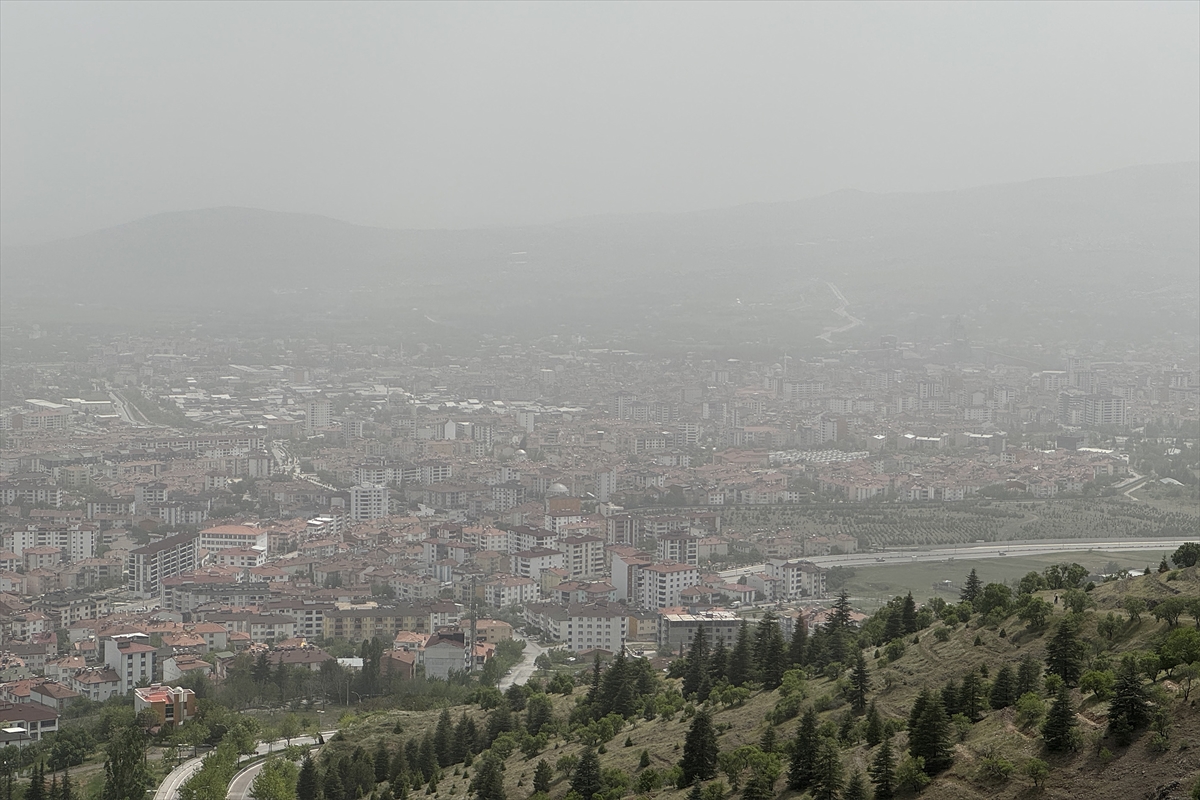 Bingöl ve Elazığ'da toz taşınımı etkili oldu