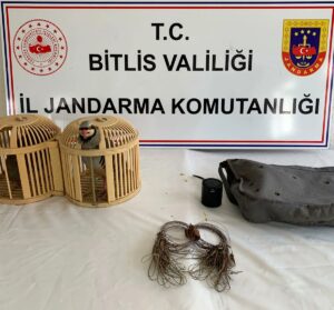BİTLİS (AA) – Bitlis'in Adilcevaz ilçesinde, 3 keklik ve av
