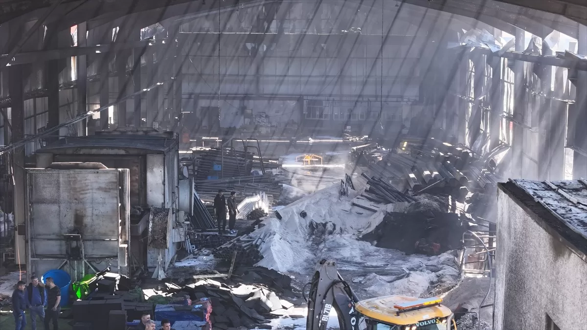 Burdur'da çocuk parkı malzemeleri üreten fabrikada çıkan yangın söndürüldü