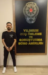 BURSA (AA) – Bursa'da, iki kadının çantasını kapkaç yöntemiyle çalan