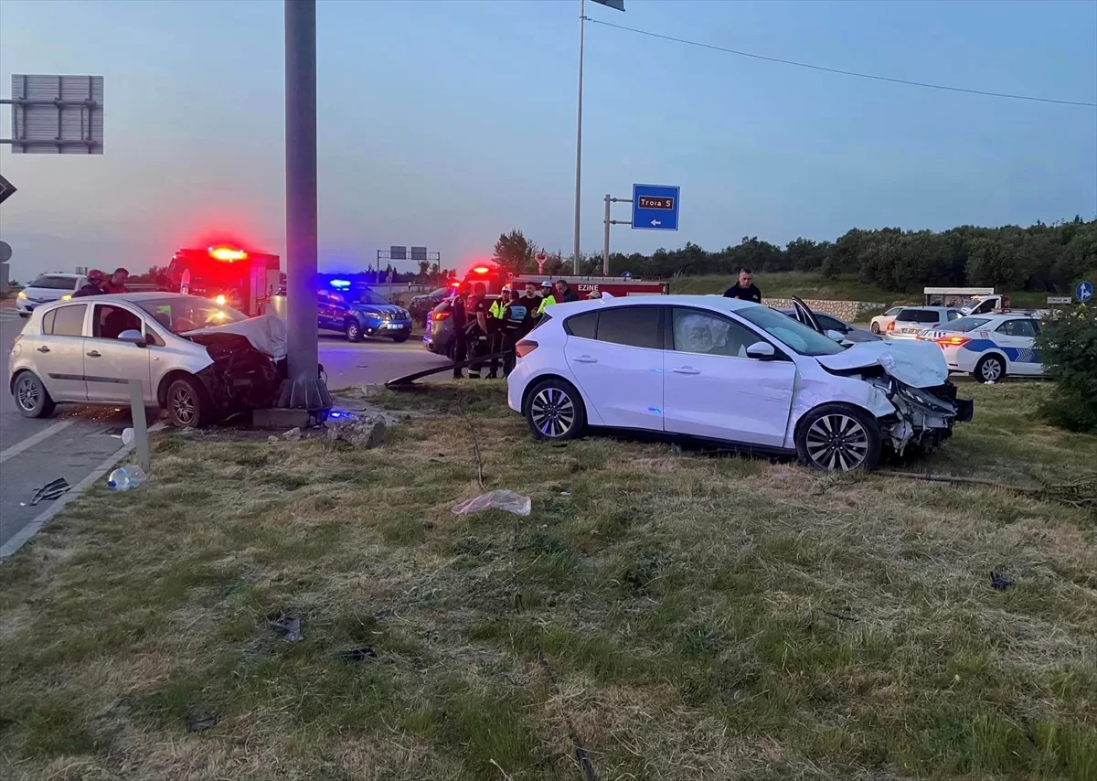 Çanakkale'de iki otomobilin çarpıştığı kazada 1 kişi öldü, 6 kişi yaralandı