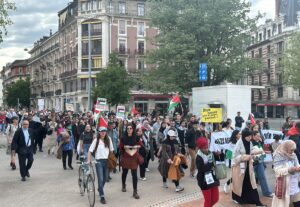 CENEVRE (AA) – İsviçre'nin Cenevre kentinde binlerce kişi, bir kez