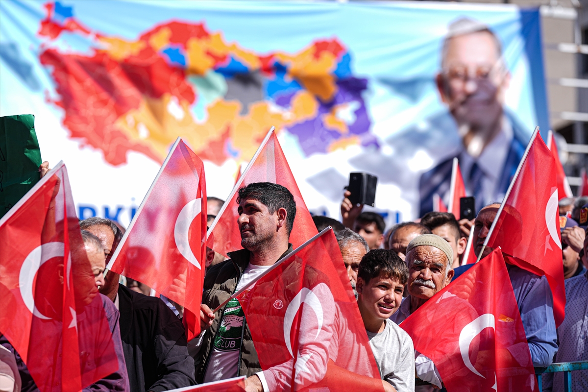 CHP Genel Başkanı Özel, Alaşehir ve Kula'da vatandaşlara hitap etti: