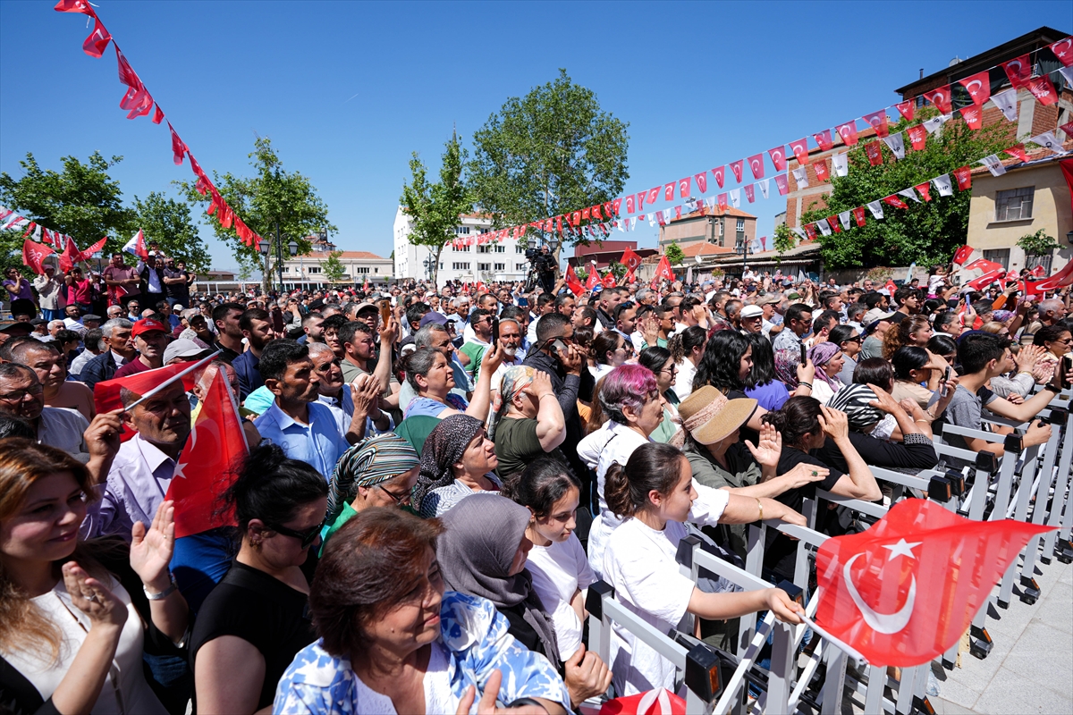 CHP Genel Başkanı Özel, Sarıgöl’de vatandaşlara hitap etti