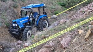 ÇORUM (AA) – Çorum'un Alaca ilçesinde uçurumdan yuvarlanan traktörün sürücüsü