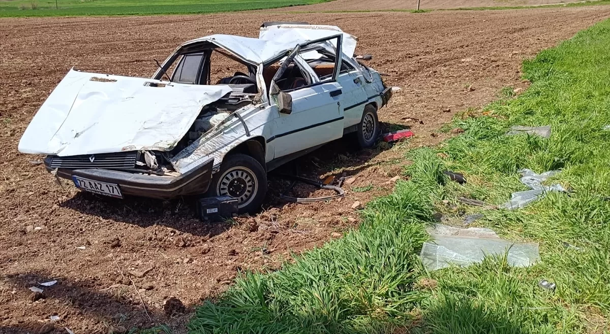 Diyarbakır'da takla atan otomobildeki 9 kişi yaralandı