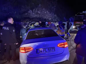DÜZCE (AA) – Düzce'nin Gölyaka ilçesinde 3 aracın karıştığı zincirleme