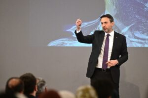 İSTANBUL (AA) – Enerji ve Tabii Kaynaklar Bakanı Alparslan Bayraktar,