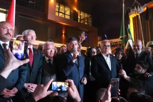 - "Erzincan, Cumhur İttifakı adayına belediyenin yönetimini teslim etmiştir. Erzincan'ın