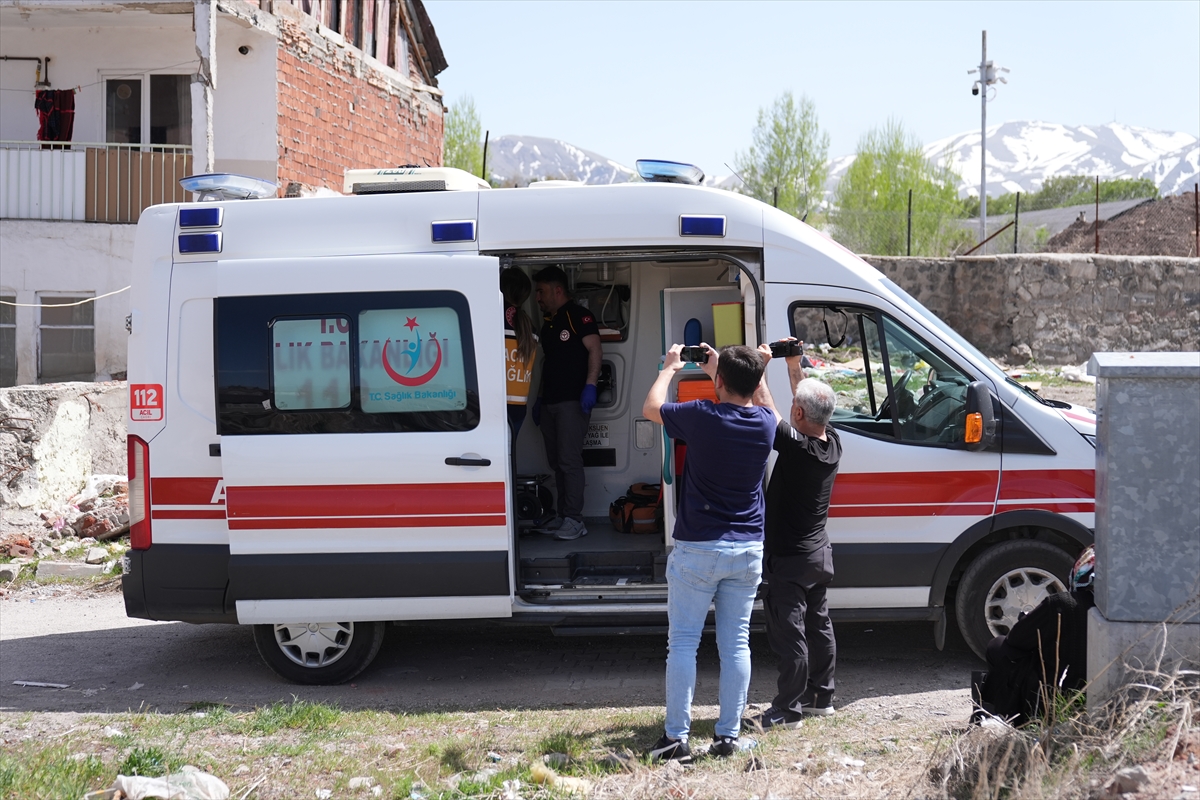 Erzurum'da metruk yapının yıkılan duvarının altında kalan kişi yaralandı
