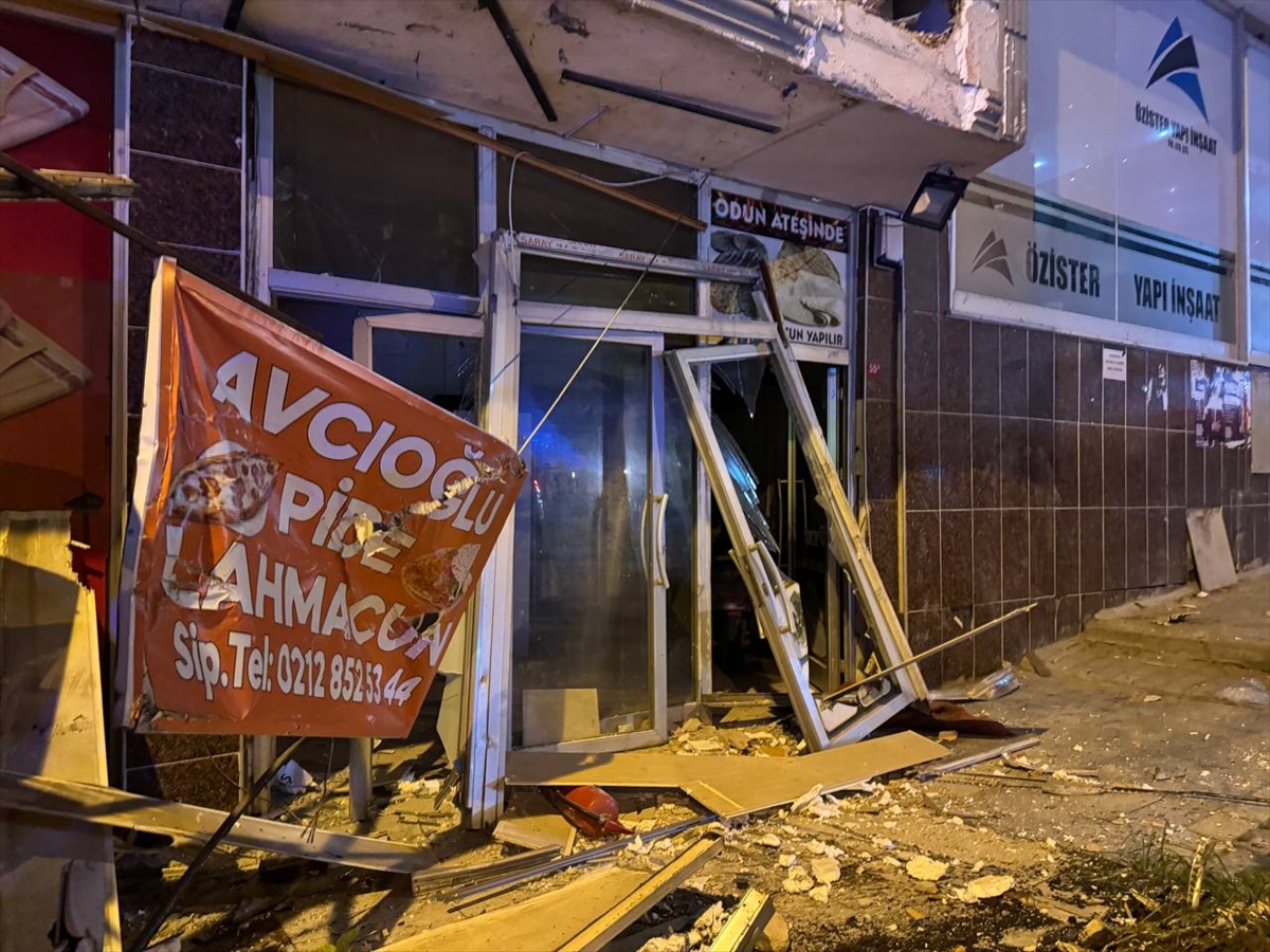 - Park halindeki kamyonun hareket ederek araçlara çarpması güvenlik kamerasına