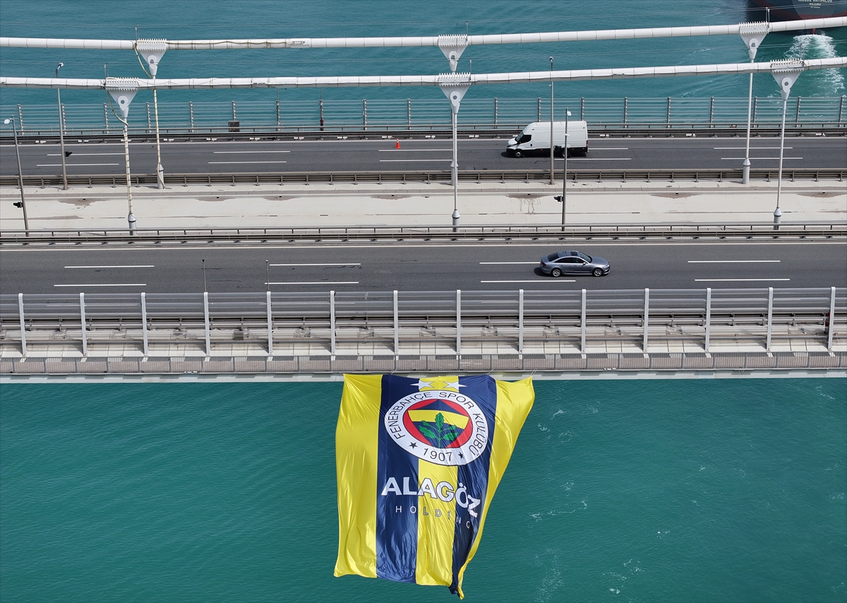 Fenerbahçe Alagöz Holding'in bayrağı Yavuz Sultan Selim Köprüsü'ne asıldı