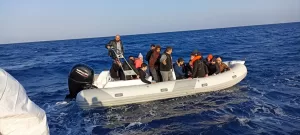 MUĞLA (AA) – Muğla'nın Fethiye ilçesi açıklarında 19 düzensiz göçmen