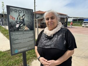 KOCAELİ (AA) – Kocaeli’de gönüllü üniversite öğrencileri, ziyaret ettikleri barınakta