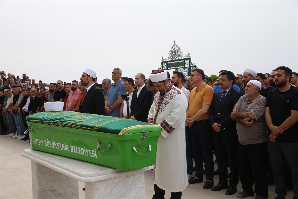 GÜNCELLEME – Hatay'da cami önünde silahlı saldırı sonucu öldürülen imamın cenazesi toprağa verildi