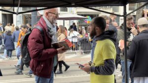 ROTTERDAM (AA) – Hollanda'da "Kral Günü"nde çeşitli kentlerde İslam'ı anlatmak