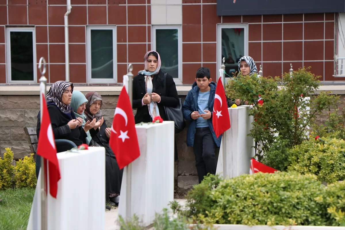 İç Anadolu'da Ramazan Bayramı arifesinde şehitlikler ziyaret edildi