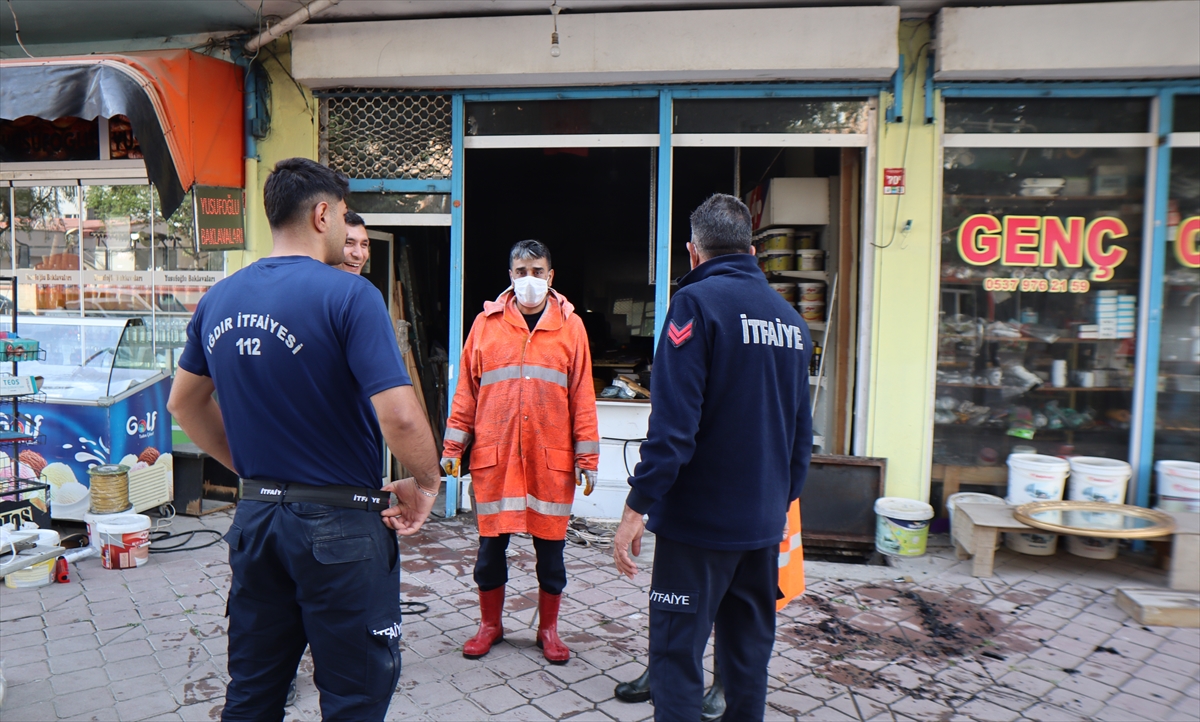 Iğdır'da bir iş yerinde çıkan yangın hasara neden oldu