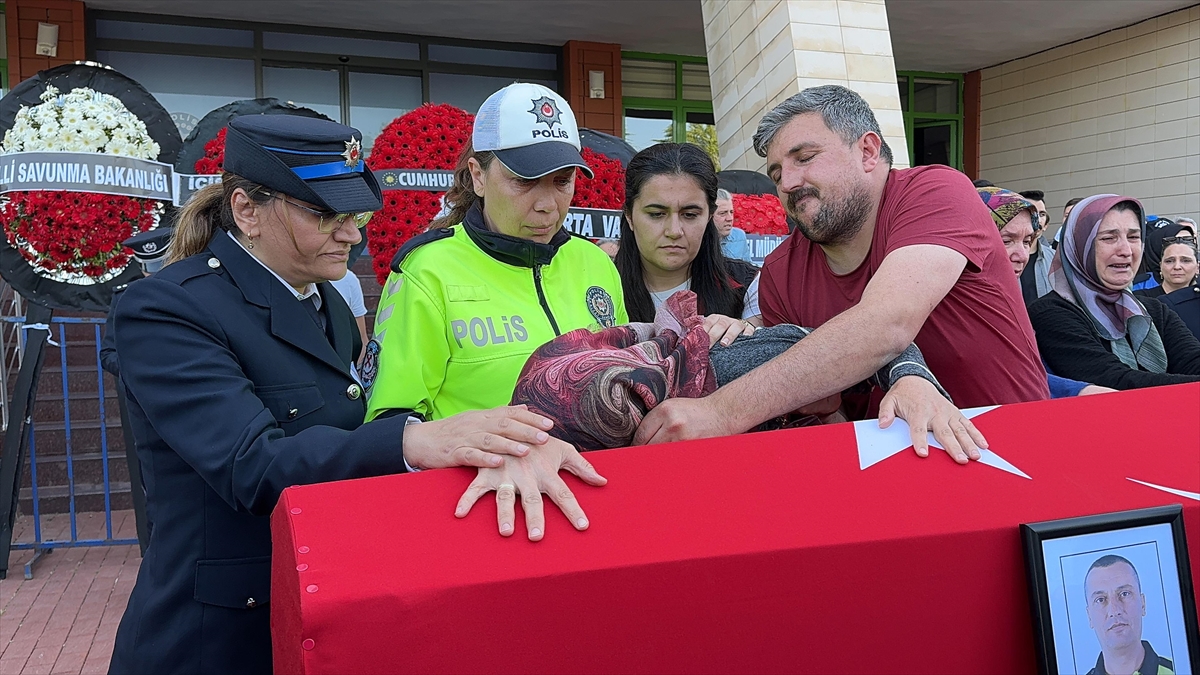 GÜNCELLEME – Isparta'da trafik kazasında şehit olan trafik polisi için tören düzenlendi