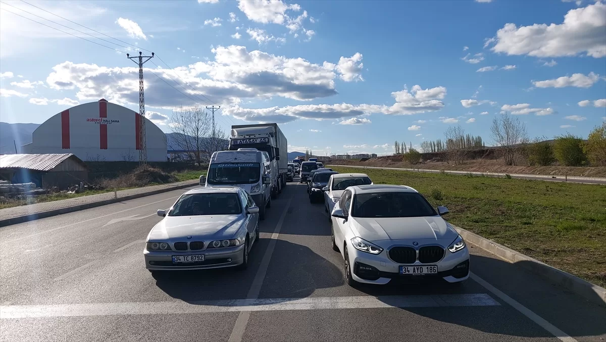 İstanbul-Samsun kara yolunda bayram trafiği yoğunluğu