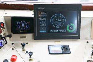 - Caddedeki havai elektrik hattı iptal edilerek görüntü kirliliğine son