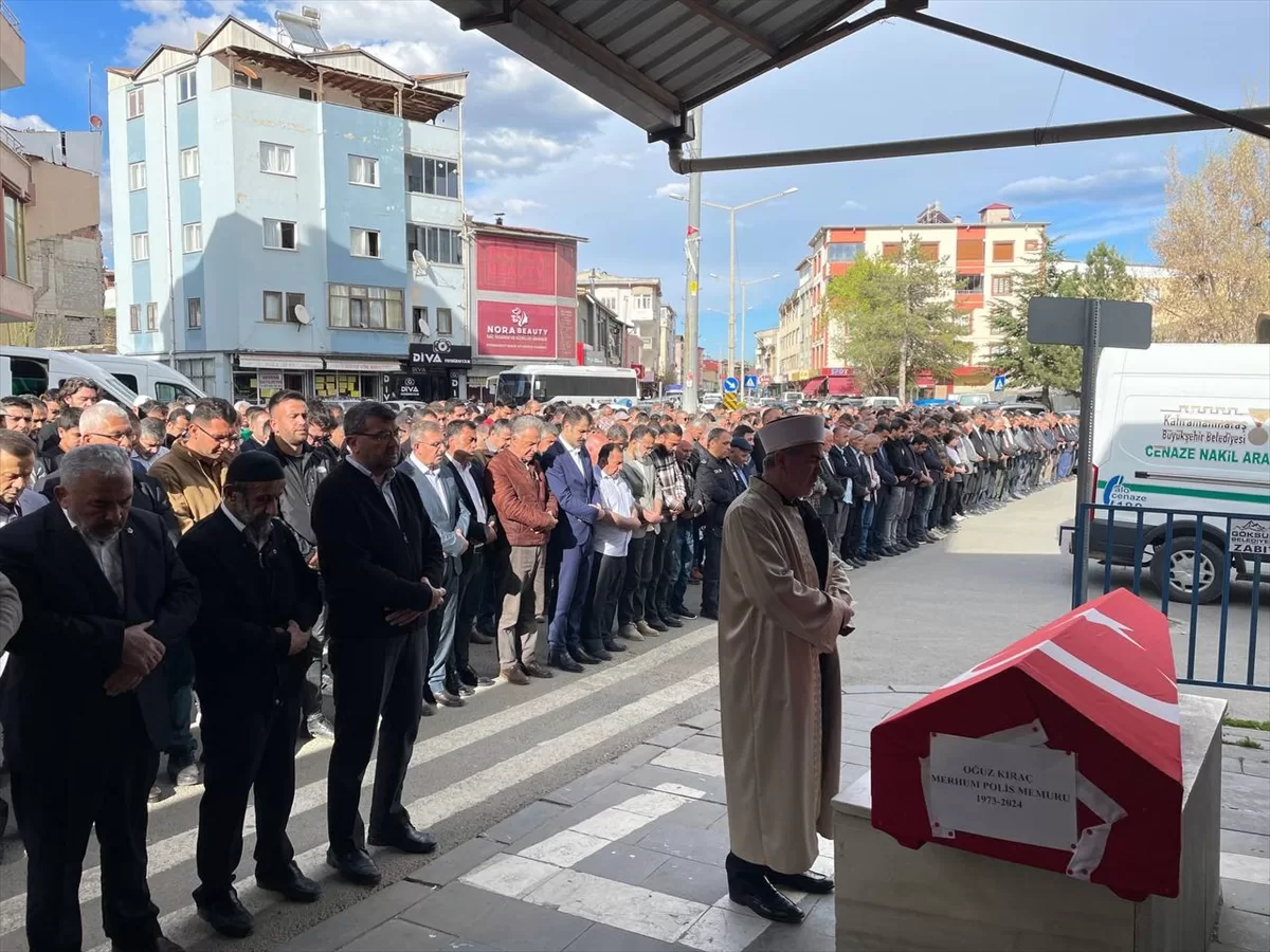 Kalp krizi sonucu ölen polis memuru Kahramanmaraş'ta son yolculuğuna uğurlandı